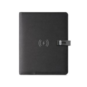 EMERGE A5 FOLDER. 300D recikliranog poliestera (100% rPET) A5 mapa s ugrađenim bežičnim punjačem